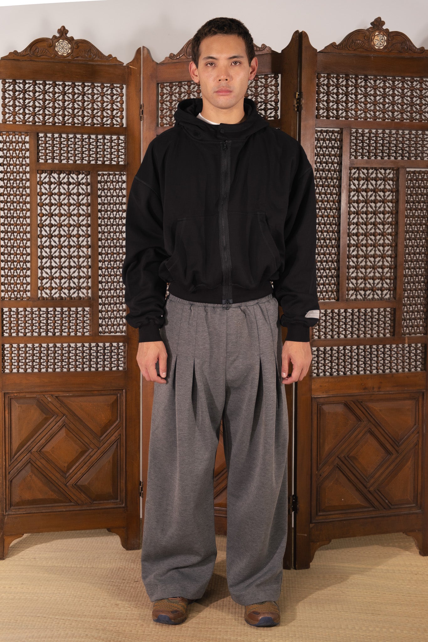 [Beuter] Matt Black Boxy Zip Hoodie-thumbmail-7