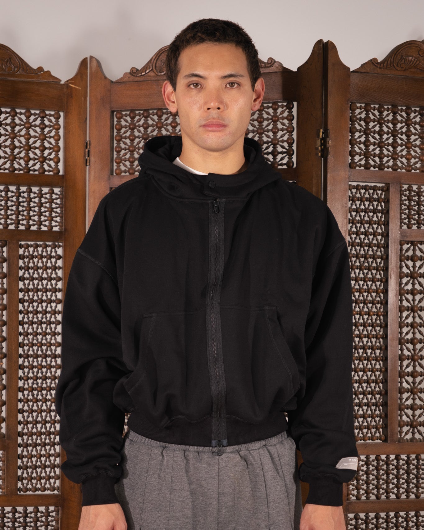 [Beuter] Matt Black Boxy Zip Hoodie