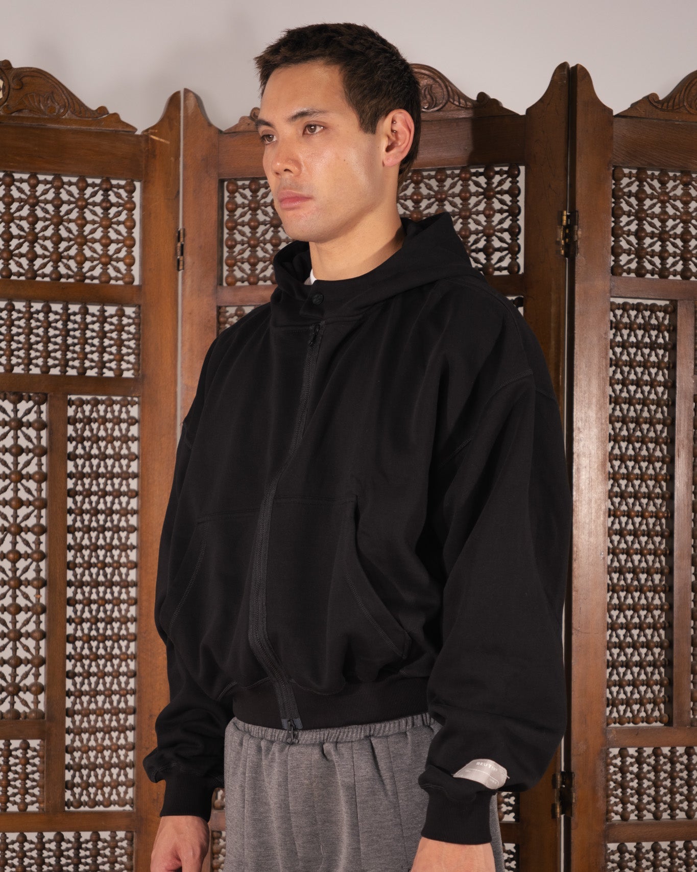 [Beuter] Matt Black Boxy Zip Hoodie